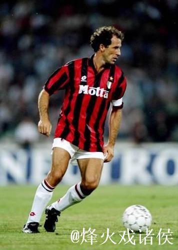 自生病后首次回归，米兰副主席巴雷西时隔四个月重回主场看台